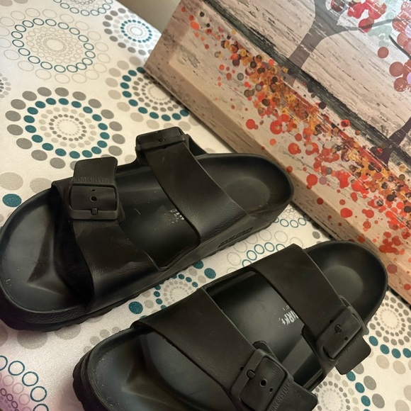 Birkenstocks Pre-loved  
Black Double Strap Sandals
Casual, classic comfortable - Picture 5 of 8